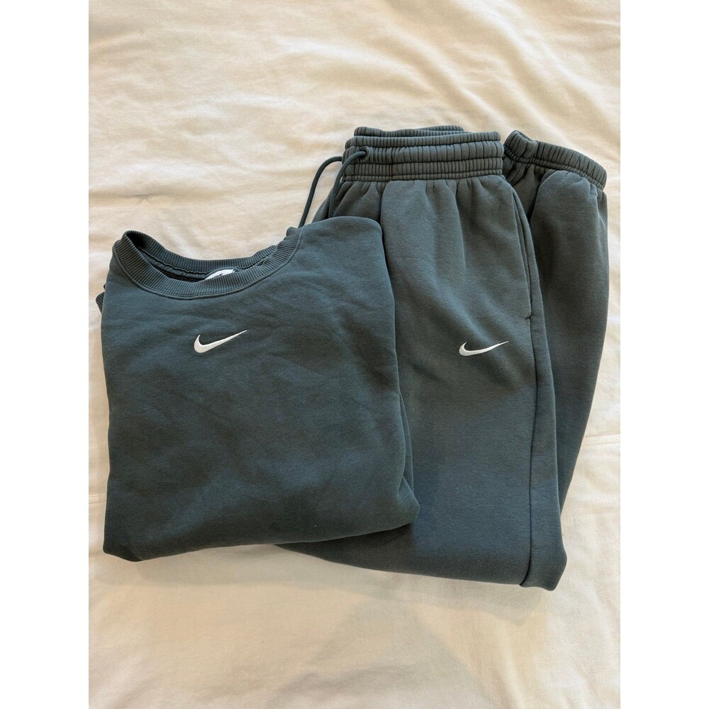 Nike Sweatshirt and Sweatpants Set XS